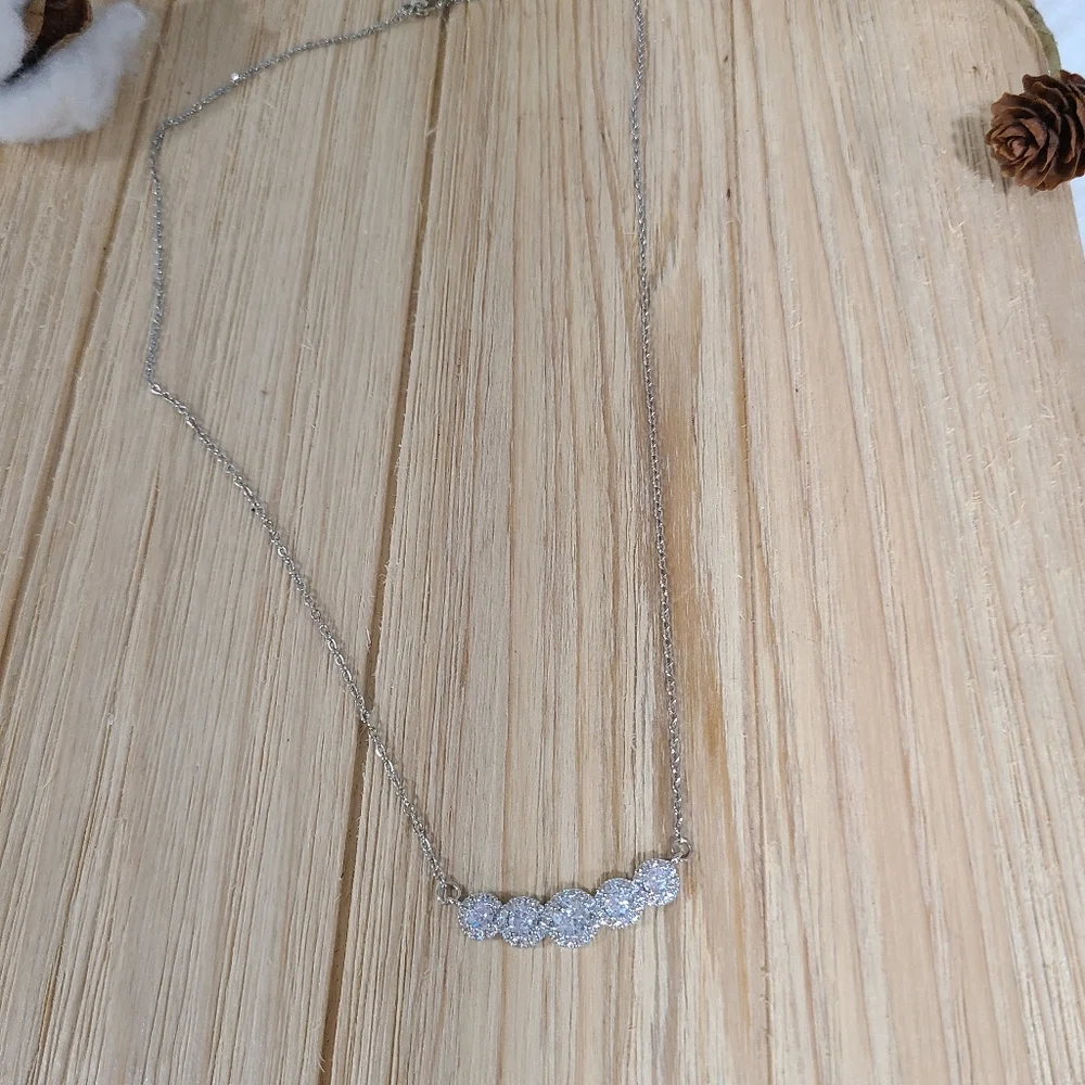 🌟🌟NEW🌟🌟GLAMOROUS!! Genuine 5 Round CZ 1 Carat  Necklace in SILVER 🌟🌟 - Picture 4 of 15